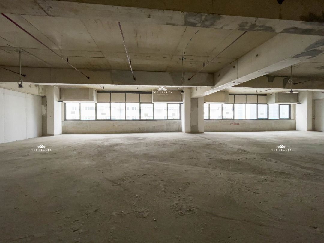 Prime Office Unit at Capital House, BGC (Category: Commercial) located in Taguig. Submitted by yalusabado-09176378970 (Listing ID 1458964579, Image 2). Description: Property Code: DS88-001125 Category: Commercial Project: Capital House Location: Taguig City Property Details Floor Area: 62.46 sqm Parking: 1 Slot Furnishing: Bare Title Status: EJS Property Highlights ✔ Rush sale – good deal ✔ 62.46 sqm commercial/office unit ✔ 1 parking slot availa