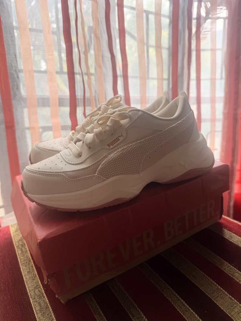 Puma Cream/Pink Sneakers (Category: Sneakers) located in Manila. Submitted by sedpuprincess (Listing ID 1458924813, Image 3). Description: - Cream-colored Puma sneakers - Pink accents on the sole - Lace-up closure - Classic Puma branding on the side - Includes original box - Ideal for casual wear.