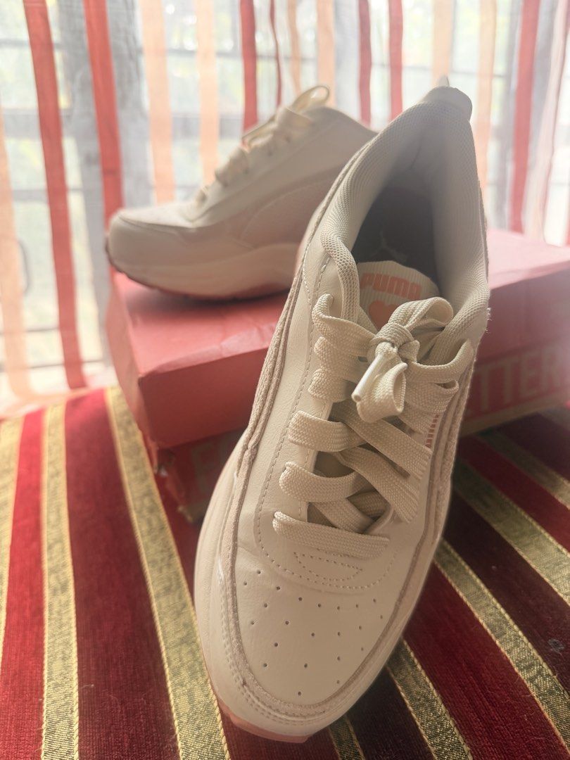 Puma Cream/Pink Sneakers (Category: Sneakers) located in Manila. Submitted by sedpuprincess (Listing ID 1458924813, Image 2). Description: - Cream-colored Puma sneakers - Pink accents on the sole - Lace-up closure - Classic Puma branding on the side - Includes original box - Ideal for casual wear.