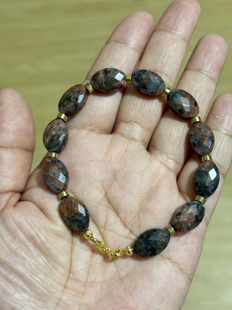 Que Sera Bracelet (Category: Bracelets) located in Pasig City. Submitted by talaversify (Listing ID 1459081458, Image 1). Description: Semi-precious stone: Que Sera Stone size: 9x6x14 cm Wrist size: 16 cm 💠 Natural stone 💠.
