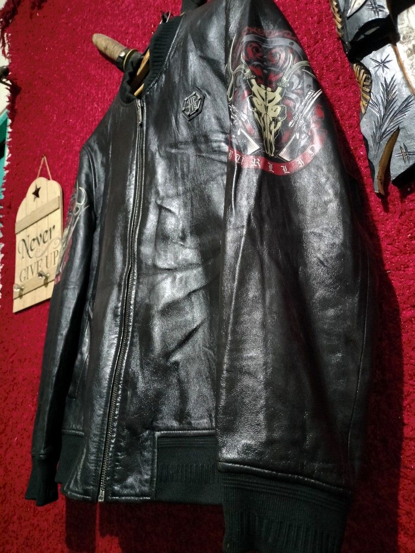 RANDOM BOMBER LEATHER JACKET FOR MEN'S (Category: Coats, Jackets and Outerwear) located in Baguio. Submitted by vertex_nga.pow (Listing ID 1458948495, Image 3). Description: RANDOM BOMBER LEATHER JACKET FOR MEN'S MEDUIM SIZE DIMENSION 26L BY 21 ARMPIT TO ARMPIT 18 INCHES SHOULDER TO SHOULDER 24.5 INCHES SLEEVE SHEEPSKIN LEATHER MATERIAL GOOD CONDITION BAGUIO LOCATION PLUS SF SA MALAYU JNT COURIER PASS COD UNLI VOUCH PRICE:PM DM PM DM IF INTERESTE