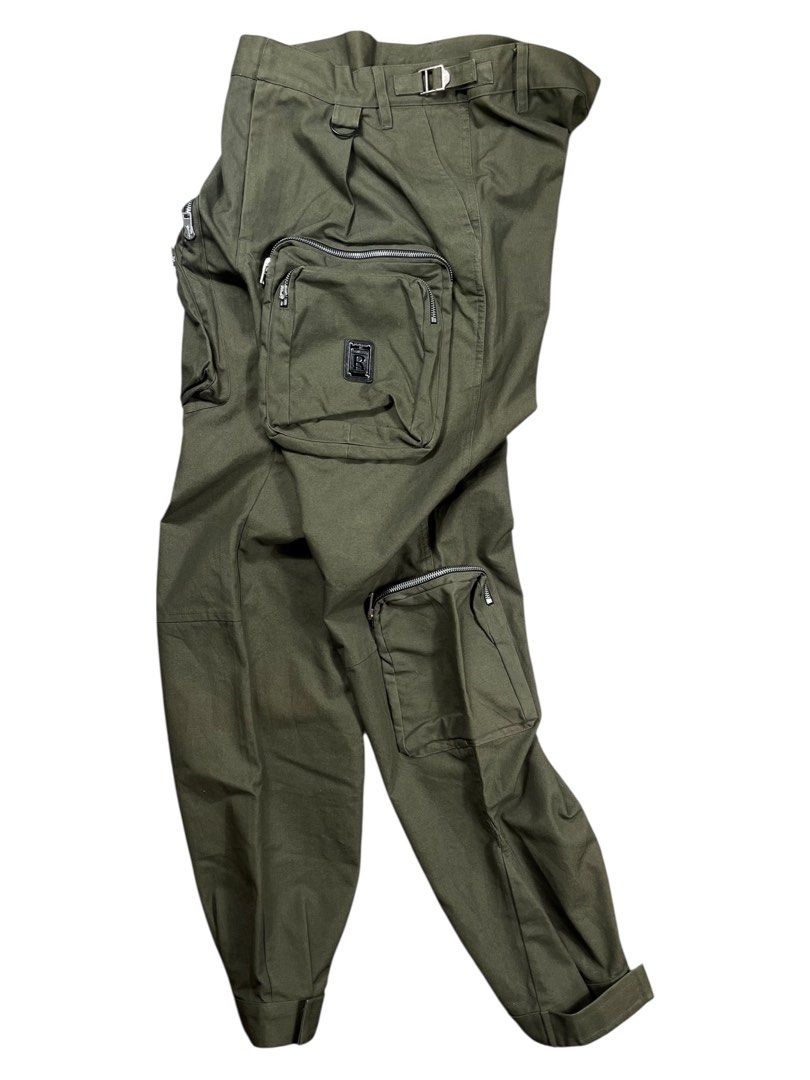 Represent Olive Green Multi Pockets Pants (Category: Jeans) located in Bacolod City. Submitted by gabinuks2039771 (Listing ID 1459059438, Image 3). Description: 34W 41L 7 Leg Open Authentic Dm if interested .