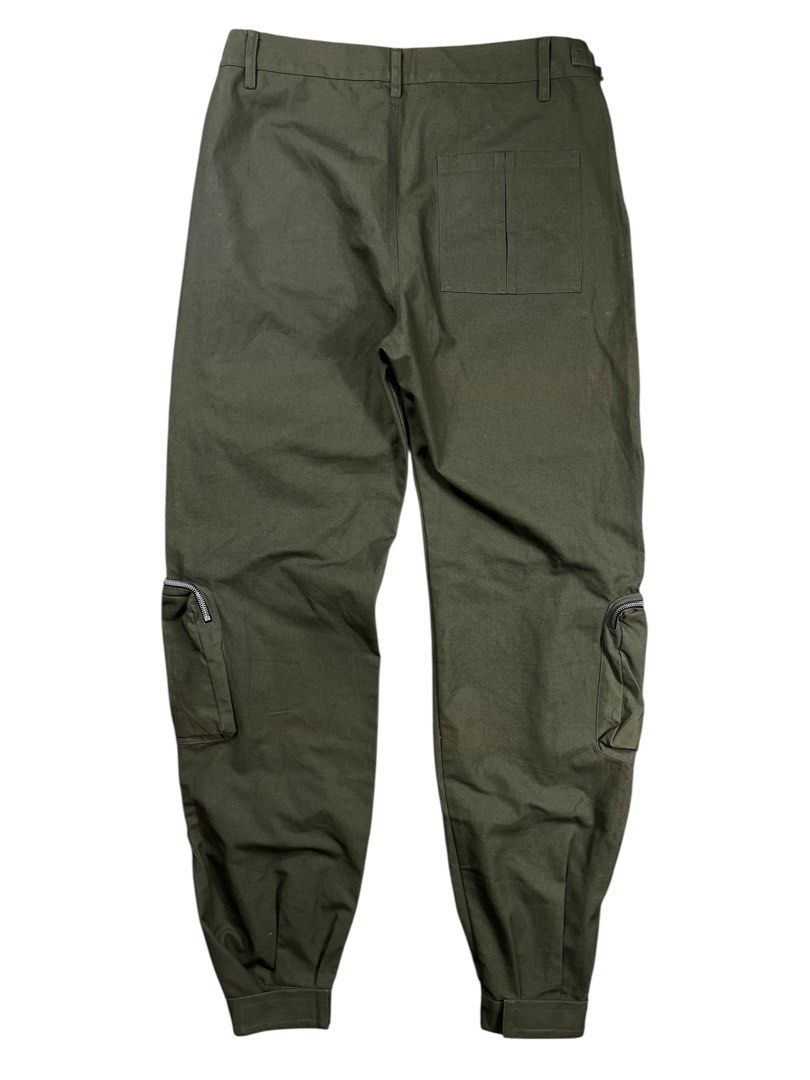 Represent Olive Green Multi Pockets Pants (Category: Jeans) located in Bacolod City. Submitted by gabinuks2039771 (Listing ID 1459059438, Image 2). Description: 34W 41L 7 Leg Open Authentic Dm if interested .