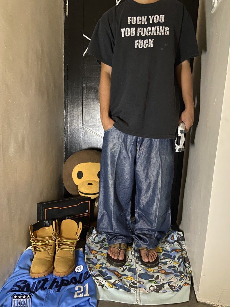 ROCAWEAR SHINY CARPENTER PANTS (Category: Jeans) located in Siniloan. Submitted by urflyestsource2k (Listing ID 1459007134, Image 2). Description: ROCAWEAR SHINY CARPENTER PANTS waist 34 length 42 thighs 14.5 hem 9.5.