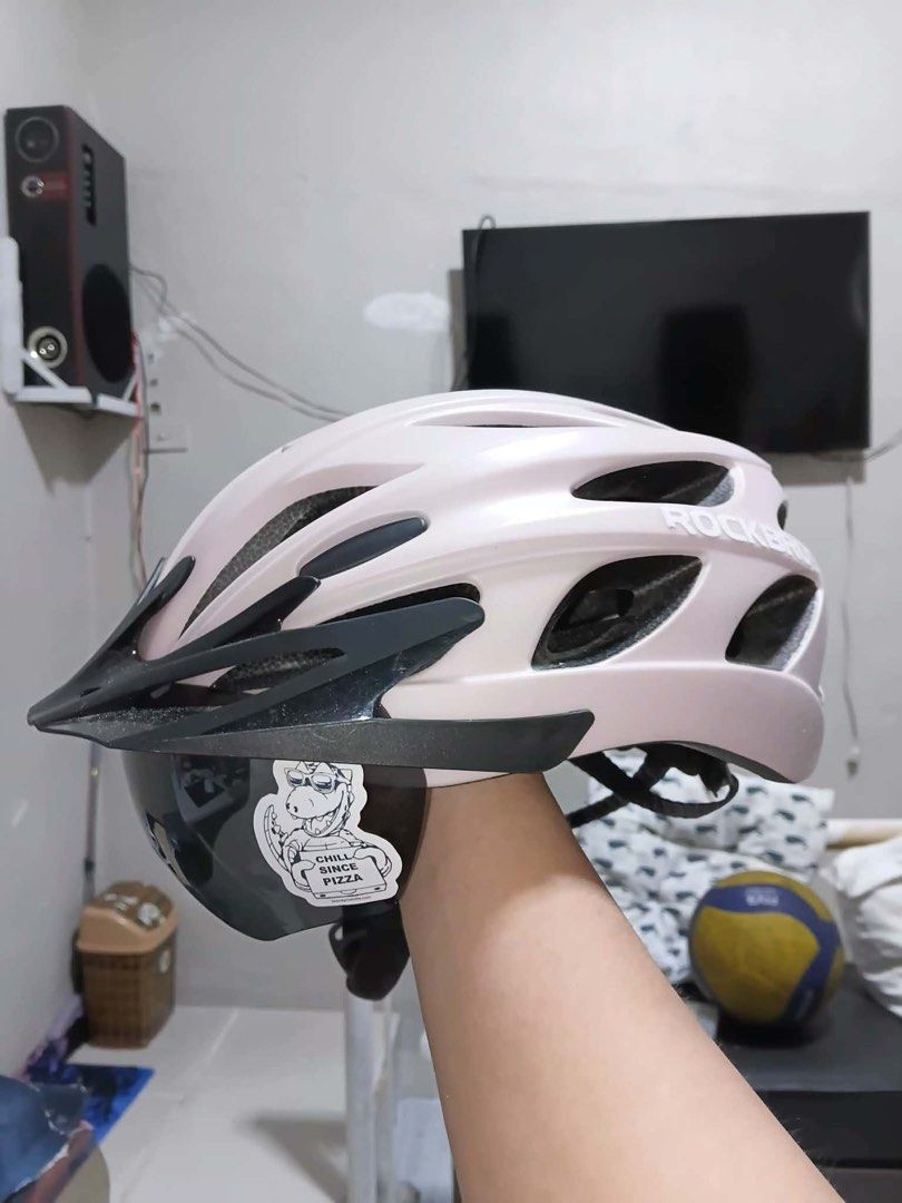 rockbros bicycle helmet (Category: Travel Essentials & Accessories) located in Manila. Submitted by valyewed (Listing ID 1459025633, Image 1). Description: Original rockbros bicycle helmet og price: 1.6k Used 3 times lang rfs: binenta na bike Like brand new pa (naalikabokan lang but lilinisin before ibigay sainyo).