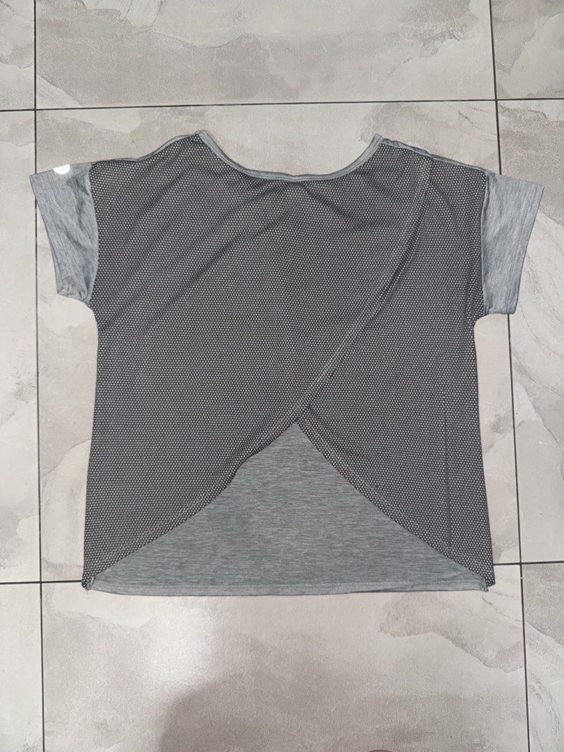 Roxy overlapping split back Tee (M) (Category: Activewear) located in Kuala Lumpur. Submitted by bluebunny. (Listing ID 1459079594, Image 2). Description: .