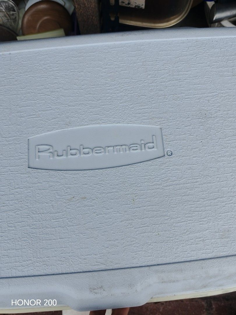 Rubbermaid Cooler Box - Red and White (Category: Food Organization & Storage) located in Manila. Submitted by mariceloch01539 (Listing ID 1458896357, Image 2). Description: - Durable Rubbermaid cooler box - Classic red base with white lid - Bright light blue interior - Ideal for picnics, camping trips, and parties - Sturdy side handles for convenient carrying - Shows minor scuffs from normal use, but fully functional - Approximate dimensions: 22"