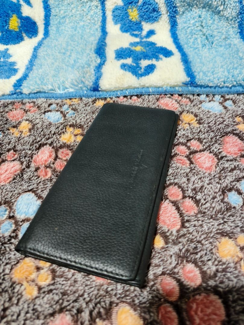 Rudolph Valentino Black Leather Long Wallet (Category: Luxury Bags & Wallets) located in San Leonardo. Submitted by burgossanleonardo.12345 (Listing ID 1458918768, Image 3). Description: - Genuine Rudolph Valentino black leather long wallet - Ample card slots and compartments for organization - Secure zippered section for valuables - Timeless, classic design - Ideal for everyday use.