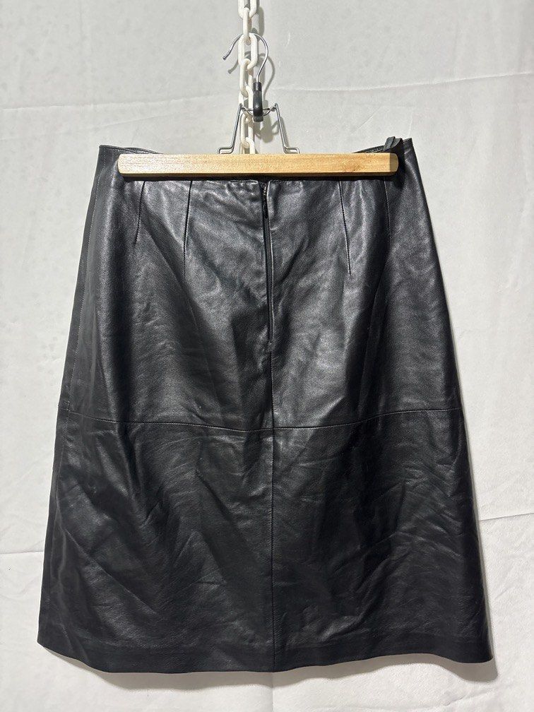 Salvatore Ferragamo Skirt (Category: Luxury Apparel) located in Tagum. Submitted by zerkinbrylethrift (Listing ID 1459083009, Image 2). Description: .
