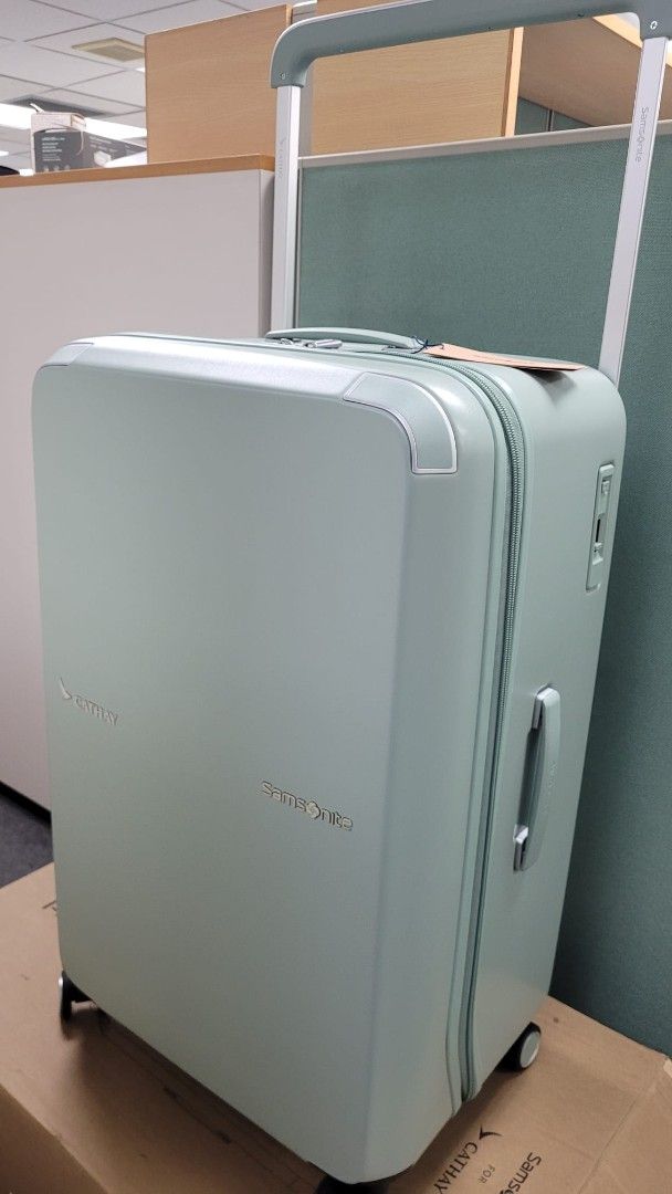 Samsonite Zenpod 28吋 喼 （分類：旅遊 - 旅行必需品及用品）位於 Hong Kong。 由 hock11243 提交（商品編號 1458931155，圖片 2）。簡介： Samsonite Zenpod 喼，28吋大容量。呢款係Cathay Pacific特別版，淺綠色。有TSA鎖，四個轆好順滑。原價$3600。
