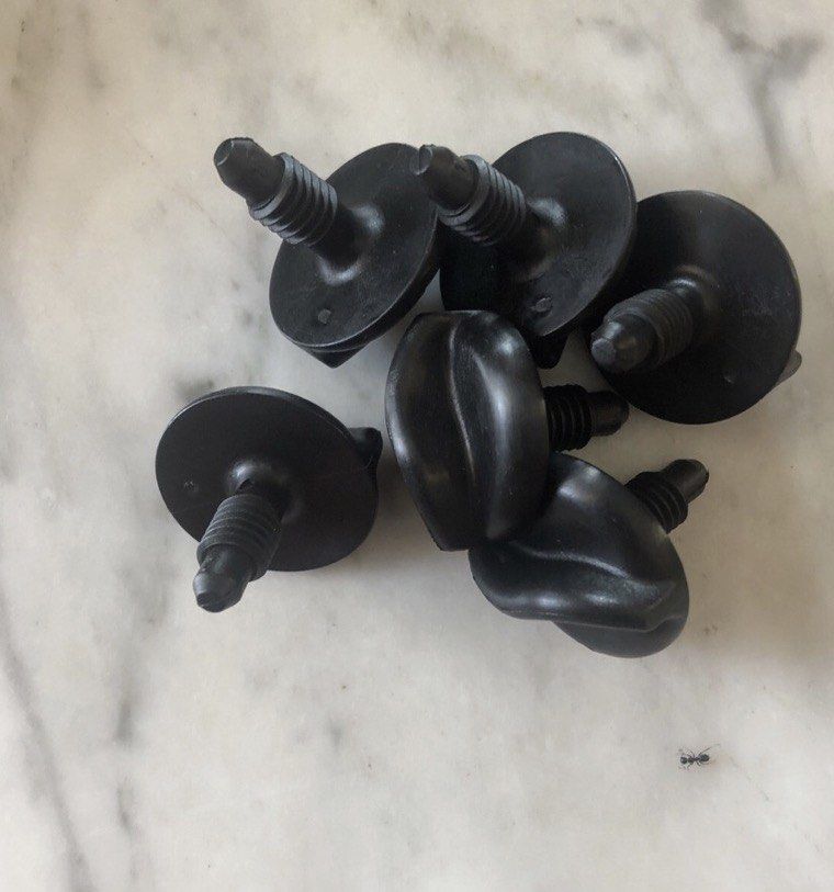 Saris Knobs (Category: Parts & Accessories) located in Singapore. Submitted by 1318 (Listing ID 1458950744, Image 2). Description: Perfectionist, Story Tellers, pls go away 😅 Brand new, $10 each Self collect around Taman Jurong Hawker My bad if it is too far 😅.