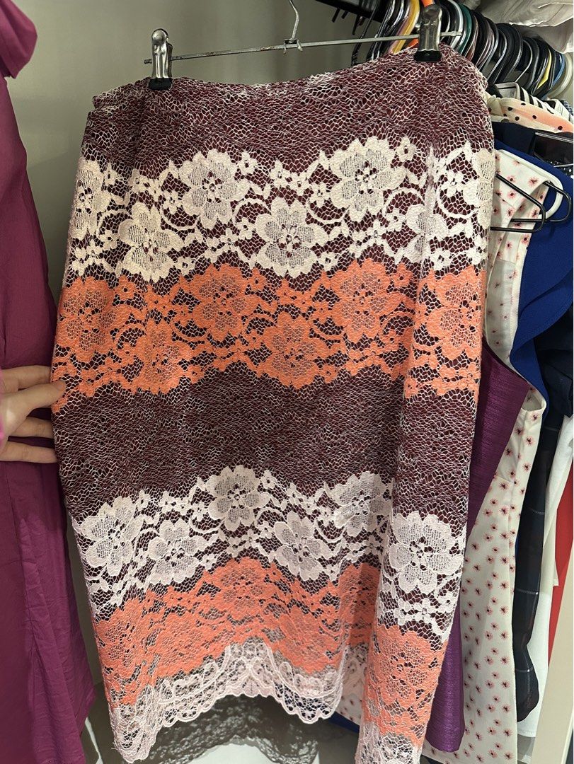 Sfera Knee length skirt (Category: Skirts) located in Manila. Submitted by gabbies.closet.mnl (Listing ID 1458970482, Image 1). Description: .