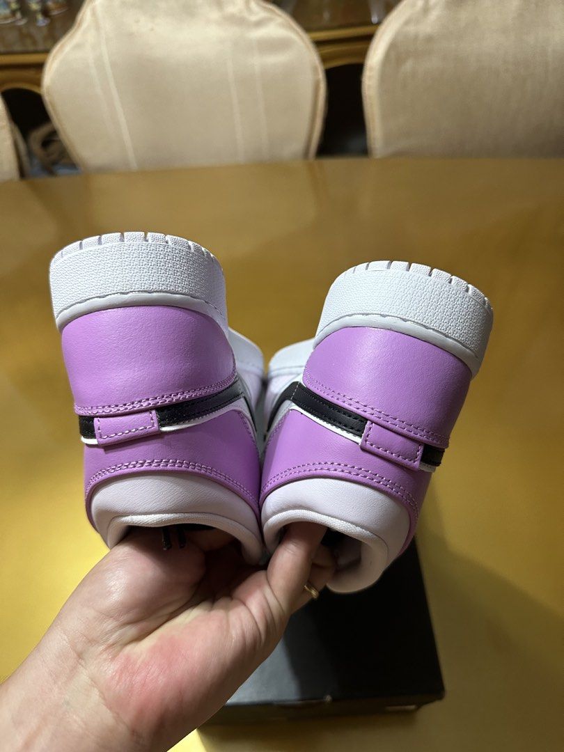 Size 7.5 womens Jordan 1 Mid Barely Pink (Category: Sneakers) located in Bacoor. Submitted by sempenden (Listing ID 1458976277, Image 3). Description: Size 7.5 womens Size 38.5 EURO 24 CM.