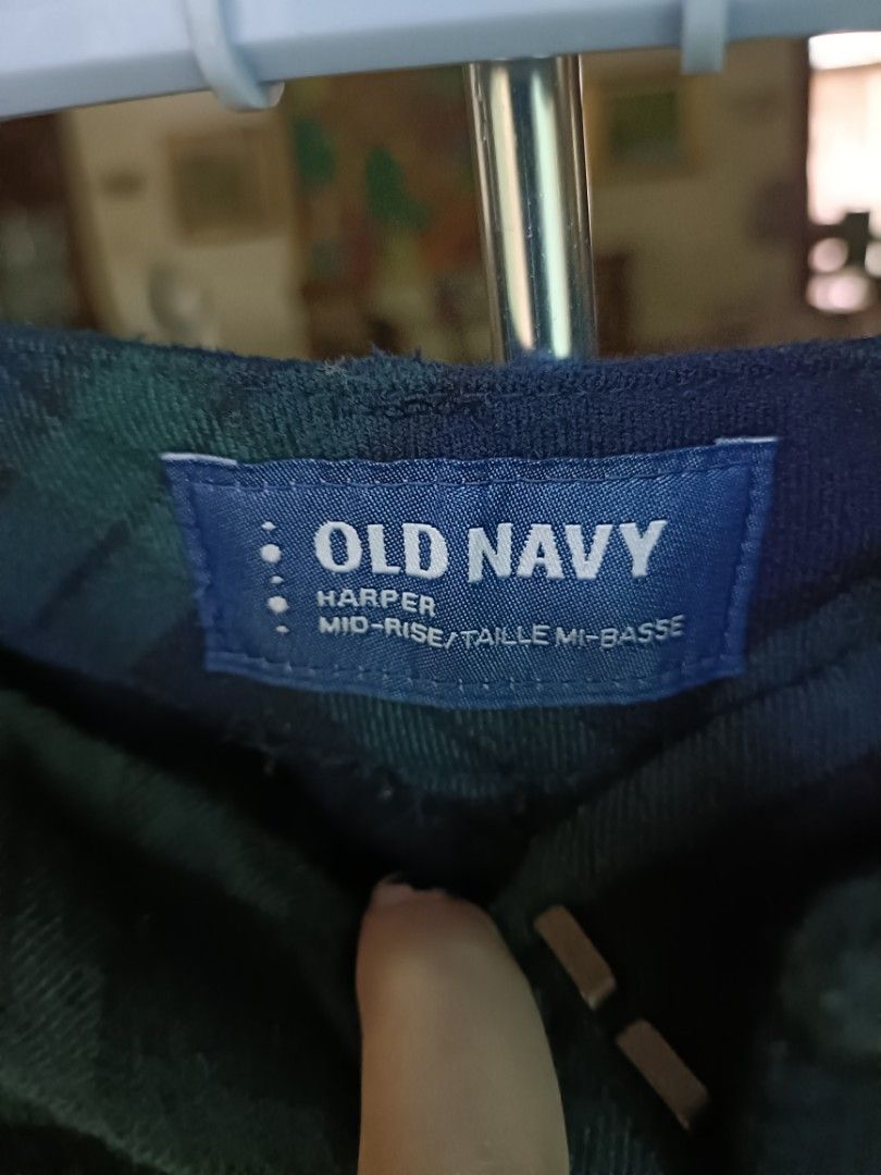 Size XS Old Navy checkered plaid trousers (Category: Other Bottoms) located in Makati City. Submitted by supersellersara (Listing ID 1458929787, Image 3). Description: mid waist trousers, sits below navel. best fits waist 24-25 no stain, no damage but some pilling from regular use all closures are original warm, wool blend material. GCash paymemt. makati location strictly no refunds or returns.