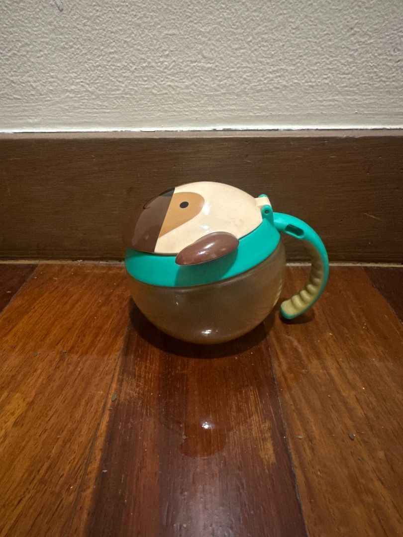 Skip Hop ZOO Snack Cup - Pug (Category: Weaning & Toddler Feeding) located in Makati City. Submitted by travelfinds34611 (Listing ID 1459019621, Image 3). Description: GREAT CONDITION. USED 1-2x ONLY Skip Hop ZOO Snack Cup - Pug - Adorable pug design snack cup - Features a flip-top lid for easy access - Silicone seal keeps snacks fresh - Designed for small hands to hold and use easily - Ideal for on-the-go snacking .