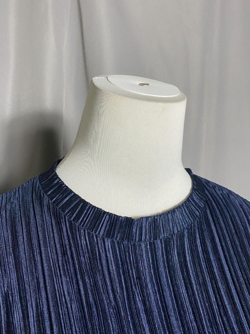 Soft Silky Navy Blue Pleated with white ruffle hem (Category: Longsleeves) located in Las Pinas. Submitted by ipickyou (Listing ID 1459041010, Image 2). Description: Unwashed Condition: 10/10 𝗠𝗲𝗮𝘀𝘂𝗿𝗲𝗺𝗲𝗻𝘁𝘀 𝘄𝗵𝗲𝗻 𝗹𝗮𝗶𝗱 𝗳𝗹𝗮𝘁: -Shoulder to shoulder: 19 1/2” -Armpit to armpit: 23” -Length: 18 1/2”.