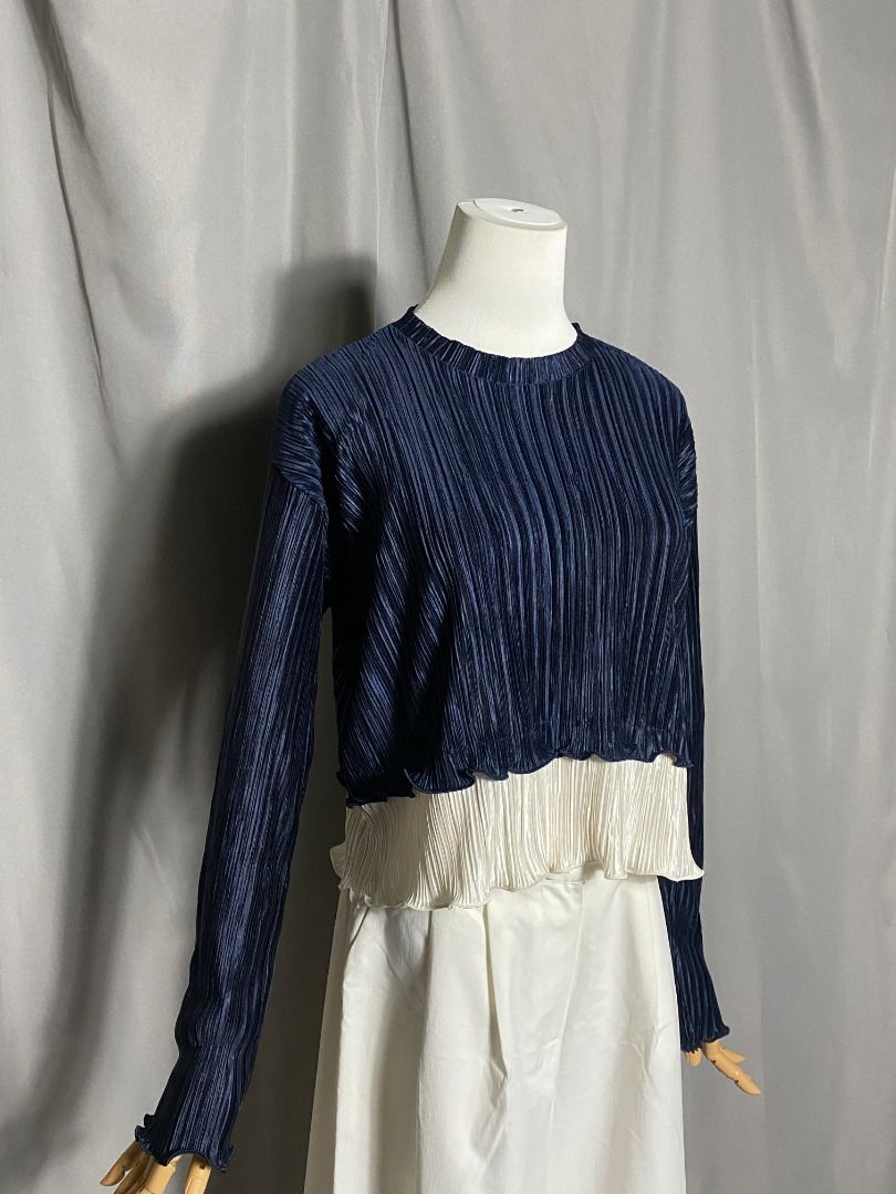 Soft Silky Navy Blue Pleated with white ruffle hem (Category: Longsleeves) located in Las Pinas. Submitted by ipickyou (Listing ID 1459041010, Image 1). Description: Unwashed Condition: 10/10 𝗠𝗲𝗮𝘀𝘂𝗿𝗲𝗺𝗲𝗻𝘁𝘀 𝘄𝗵𝗲𝗻 𝗹𝗮𝗶𝗱 𝗳𝗹𝗮𝘁: -Shoulder to shoulder: 19 1/2” -Armpit to armpit: 23” -Length: 18 1/2”.