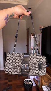 (Category: ) located in . Submitted by sph.vctr15 (Listing ID 1458927032, Image 1). Description: .