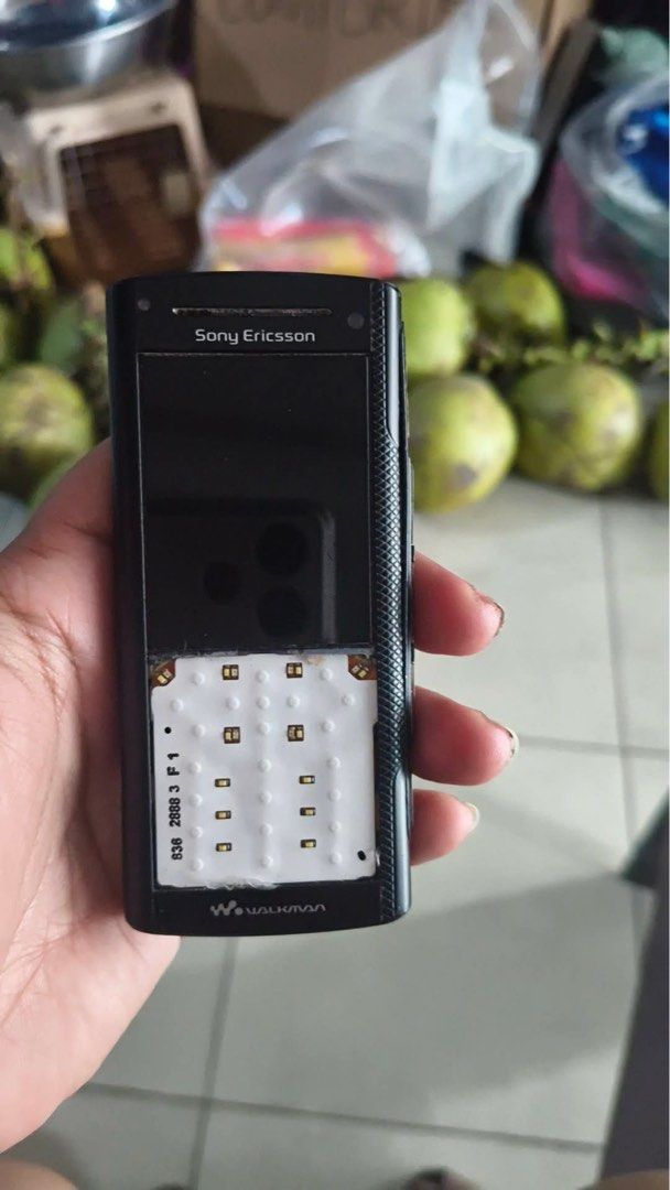 Sony ericsson W902 defective (Category: Early Generation Mobile Phones) located in Quezon City. Submitted by foreign.oy (Listing ID 1458991270, Image 2). Description: Helping my friend sell his defective W902 sony ericsson No battery Just unit For collectors Not working anymore For 1700 only Rare find.