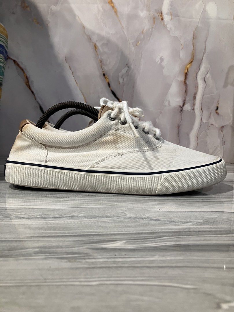 SPERRY MEN's CVO SNEAKERS SIZE 8.5 MEN (Category: Sneakers) located in General Mariano Alvarez. Submitted by adonid (Listing ID 1458901431, Image 1). Description: SPERRY MEN's CVO SNEAKERS ORIGINAL SPERRY MEN's CVO SNEAKERS GOOD CONDITION NORMAL SIGN OF USAGE ONLY SIZE 8.5 MEN.