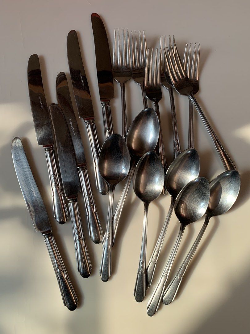 Stainless Steel Flatware Set – 16 Pieces (Category: Dinnerware & Cutlery) located in Tandag. Submitted by jeason_22 (Listing ID 1458959704, Image 1). Description: Set Includes: * 6 Dinner Knives * 5 Dinner Forks * 5 Tablespoons/Soup Spoons * Total: 16 Pieces Condition: * Good vintage condition * Normal signs of use and light surface scratches consistent with age * No major dents, bends, or damage observed Material: * Stainless Steel Features: ✔ E