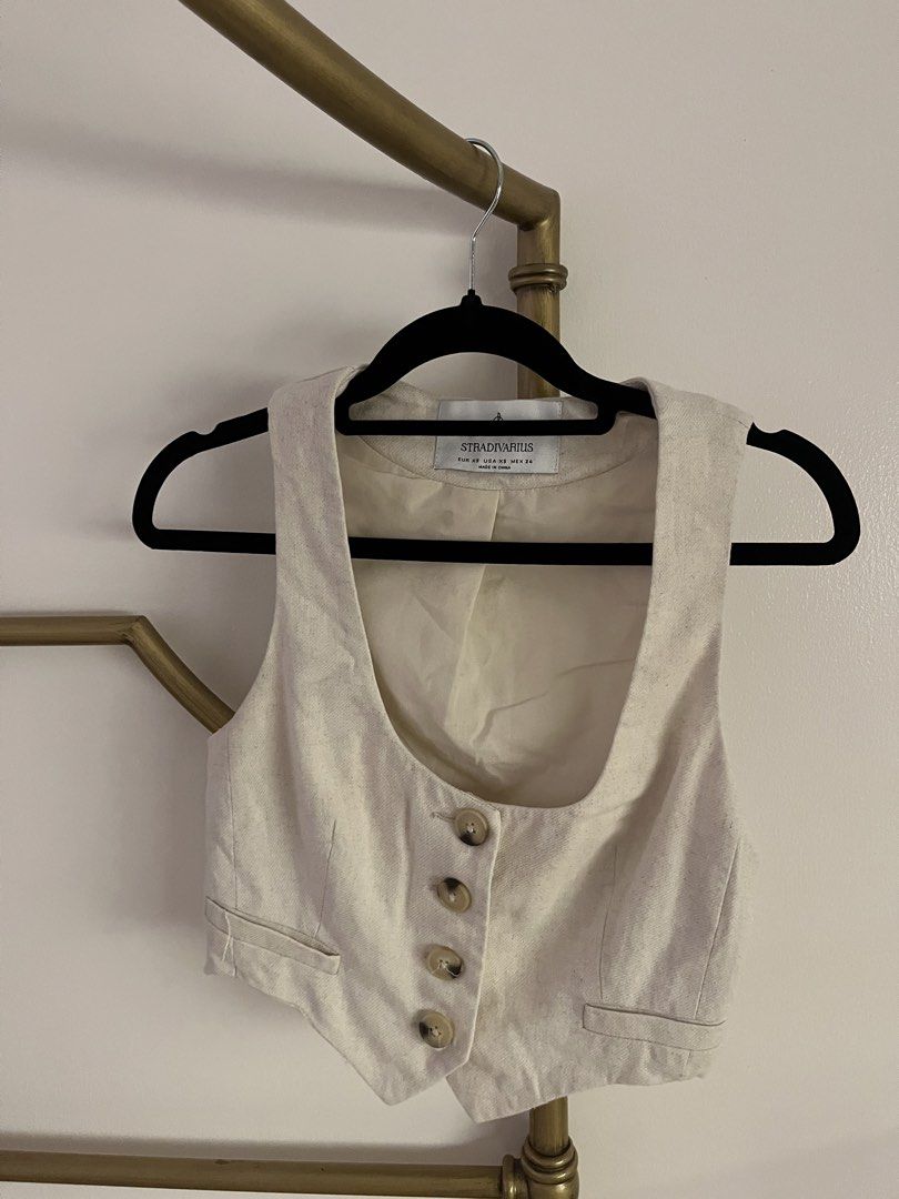 Stradivarius beige top (Category: Sleeveless) located in Pasig City. Submitted by clothes222_ (Listing ID 1458929659, Image 1). Description: - rfs: decluttering - ortigas area.