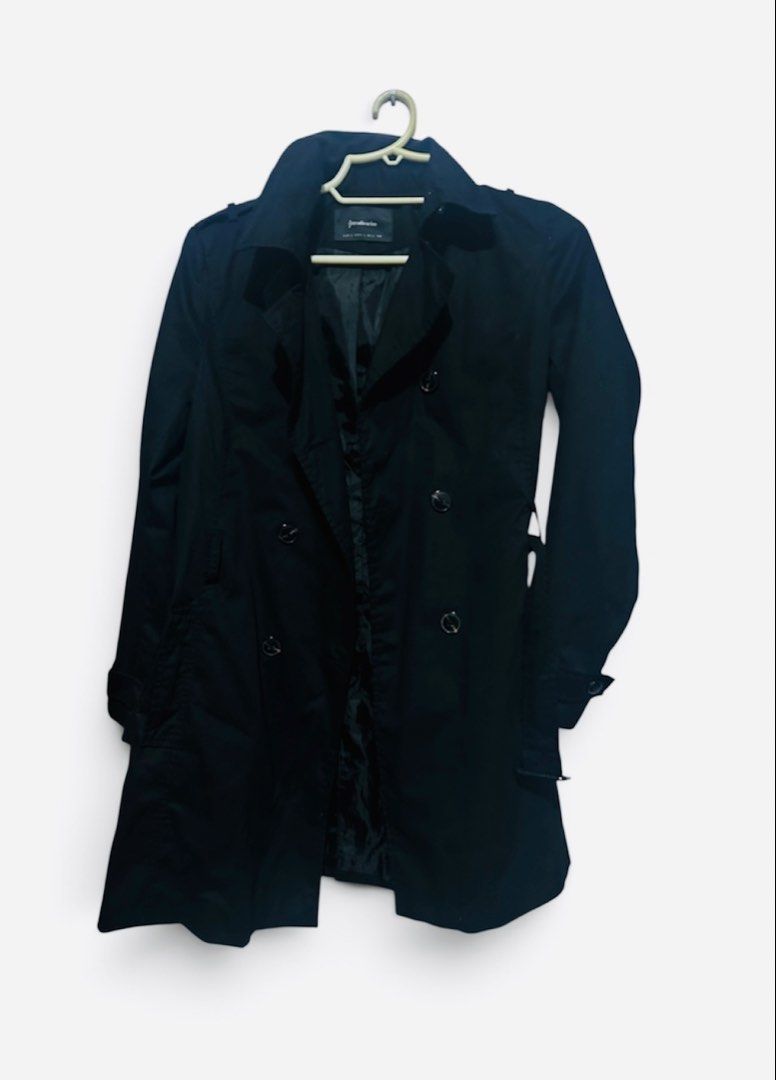 Stradivarius Coat (Category: Coats, Jackets and Outerwear) located in Antipolo. Submitted by capizexport (Listing ID 1458959095, Image 1). Description: Stradivarius Coat Used once during my trip to China Price 900 pesos negotiable Not thrifted No longer using Size large fits medium Black color .