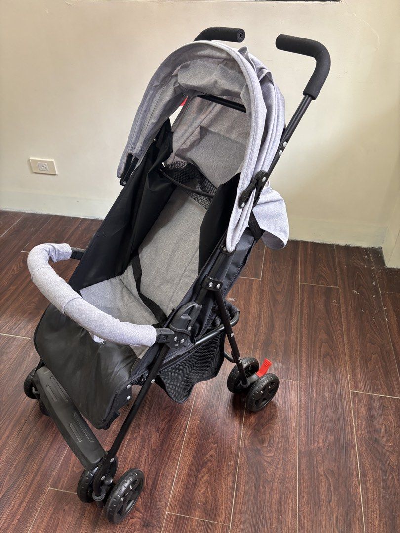STROLLER + BATHTUB (Category: Bathtub & Bath Accessories) located in Quezon City. Submitted by jce2000 (Listing ID 1458949683, Image 3). Description: Baby Stroller Model MDQ-BS522 (reclinable / easy to fold) Max weight: 15kg For 0-36 months Reclinable/adjustable back rest Durable and lightweight Easy to fold and unfold Collapsible bathtub with net support and rack Suitable for 0-18 months Take all for 1500.