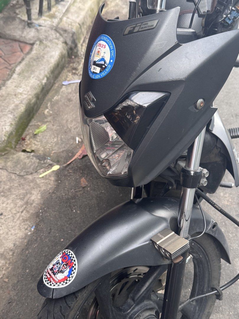 Suzuki Raider J 115 Fi Motorcycle (Category: Motorbikes for Sale) located in Manila. Submitted by sheinevida (Listing ID 1459040255, Image 3). Description: Suzuki Raider J 115 Fi. Matte black finish Jan 2017 model Has a phone mount on the handlebars. Can include used Evo helmets 1 modular and fullface Great for deliveries or daily commute service First owner here❤️ Registered Until FEB 2027 Well maintained sa change oil. Tipid sa Gas consumption.