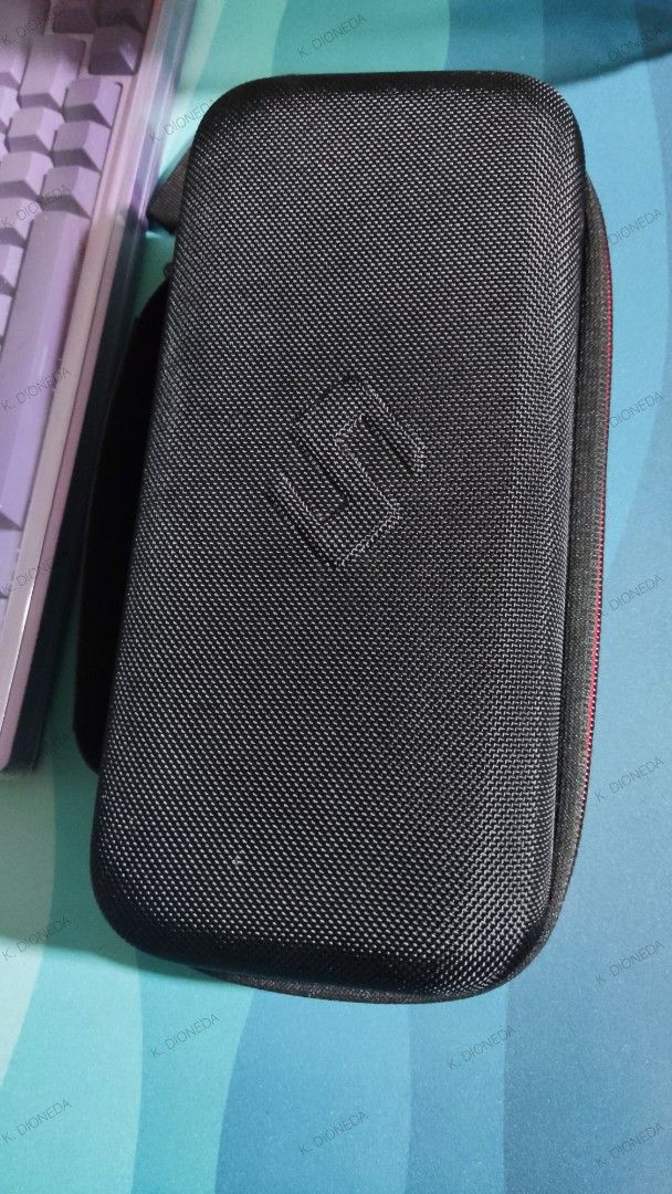 Switch v1 carry case (Category: Cases & Covers) located in Pasig City. Submitted by kiana_kaz12 (Listing ID 1458902083, Image 1). Description: SELLING Nintendo Switch v1 carry case Smatree 300 php Used like New - Rarely used Can fit charger Has tabletop built-in stand Location: PASIG MOP: COD via lalamove or GCash RFS: Nakatambak nalang. Cross posted.