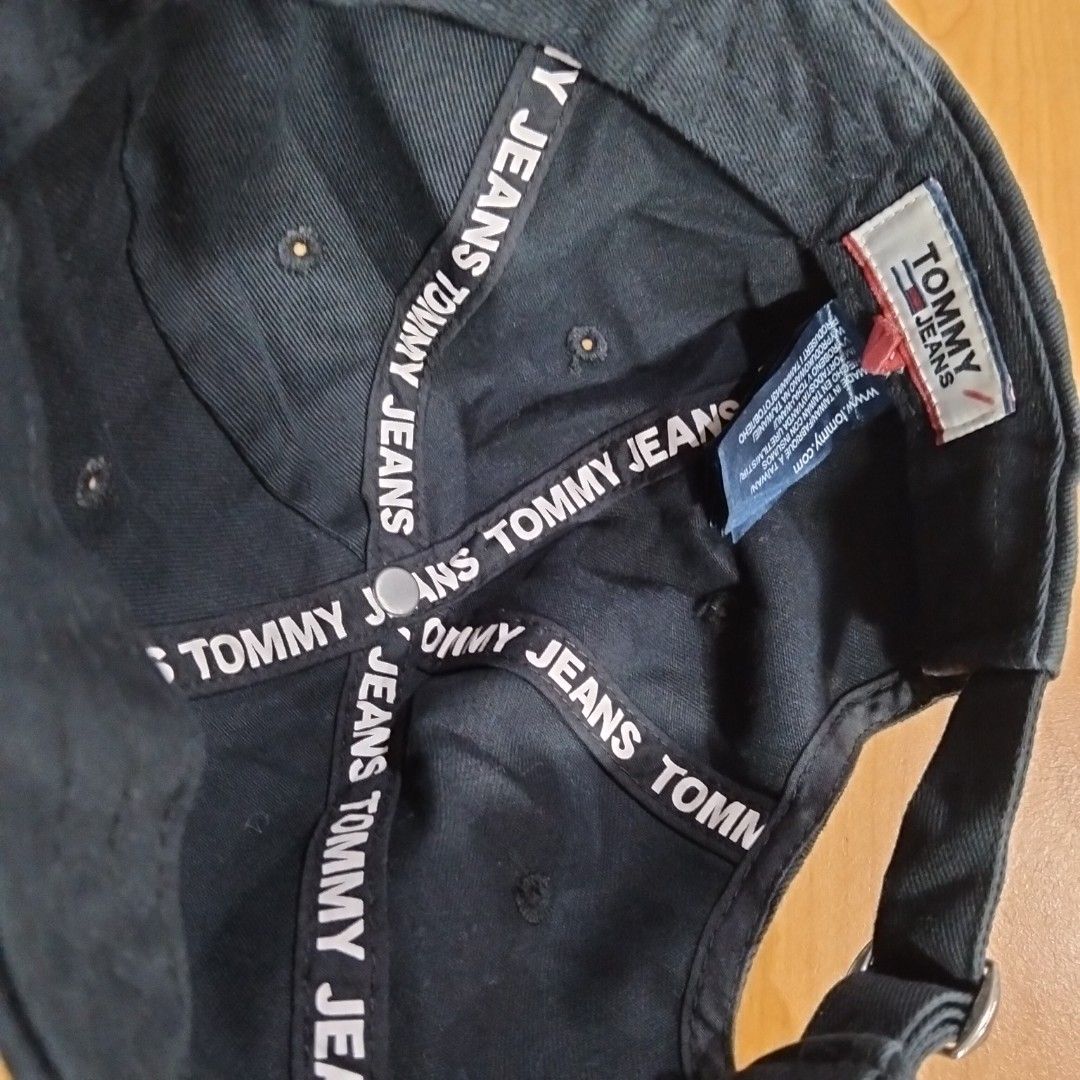 Tommy Hilfiger Cap (Category: Other Accessories) located in El Salvador. Submitted by francheskaukayukay (Listing ID 1458949786, Image 3). Description: .