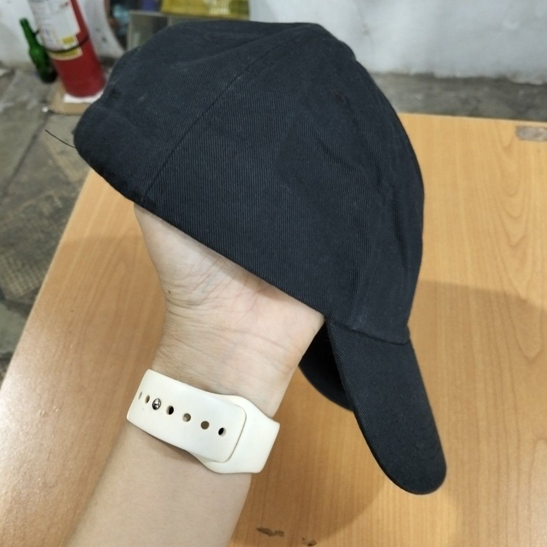 Tommy Hilfiger Cap (Category: Other Accessories) located in El Salvador. Submitted by francheskaukayukay (Listing ID 1458949786, Image 2). Description: .