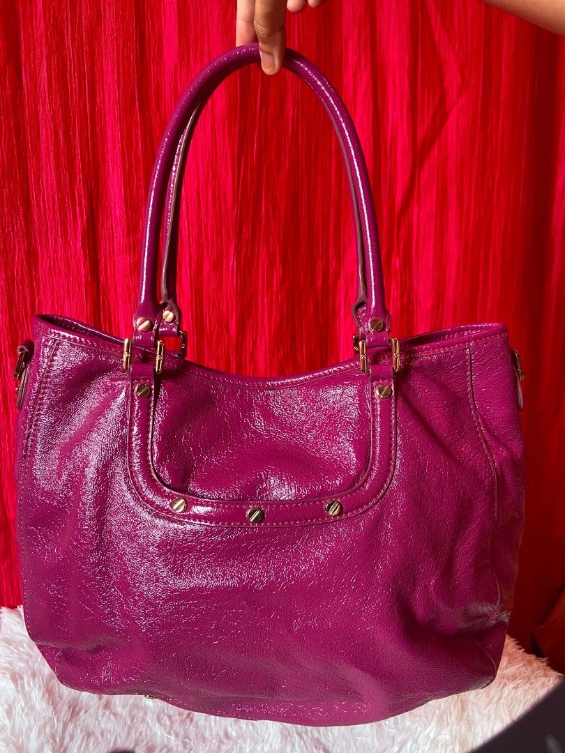 Tory Burch Amanda (Category: Luxury Bags & Wallets) located in Bulacan. Submitted by bella.ken.varietystore (Listing ID 1459016969, Image 2). Description: Authentic Tory Burch tote bag. Vibrant magenta patent leather. Gold hardware details. Interior has a zip pocket and slip pockets. Spacious main compartment. Great for everyday use or a pop of color..