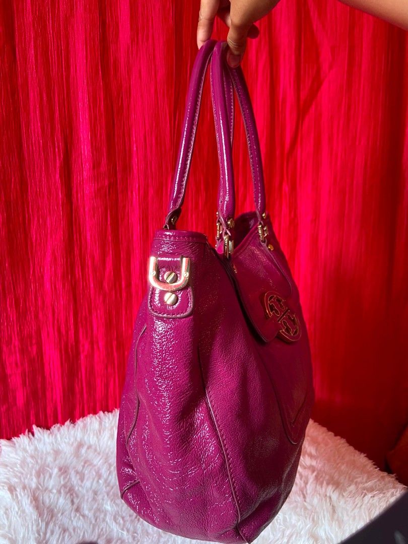 Tory Burch Amanda (Category: Luxury Bags & Wallets) located in Bulacan. Submitted by bella.ken.varietystore (Listing ID 1459016969, Image 3). Description: Authentic Tory Burch tote bag. Vibrant magenta patent leather. Gold hardware details. Interior has a zip pocket and slip pockets. Spacious main compartment. Great for everyday use or a pop of color..
