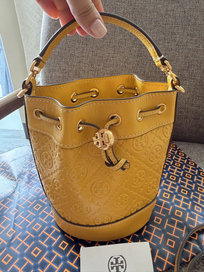 Tory Burch Mini Bucket Bag (Category: Community) located in Paranaque City. Submitted by kristin_llena (Listing ID 1458911783, Image 2). Description: 💛 Calling all yellow lovers! 💛 Something bright, fresh, and beautiful is here! ✨🌻 Check out newest addition and let a little sunshine into your day. ☀️💛 This brand new Tory Burch mini bucket bag ₱11,800 only Don’t miss out—grab and yours now! 💫 Pay today. Ship today!.