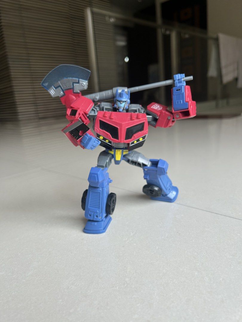 Transformers Generations Legacy United Optimus Prime Voyager Class (Category: Action & Battle Toys) located in Quezon City. Submitted by yannyy001 (Listing ID 1458947794, Image 2). Description: - Transformers Generations Legacy United Voyager Class Optimus Prime figure. - Comes with axe and spear accessories. - Transforms into vehicle mode. - Highly poseable with multiple articulation points. - Perfect for any Transformers fan..