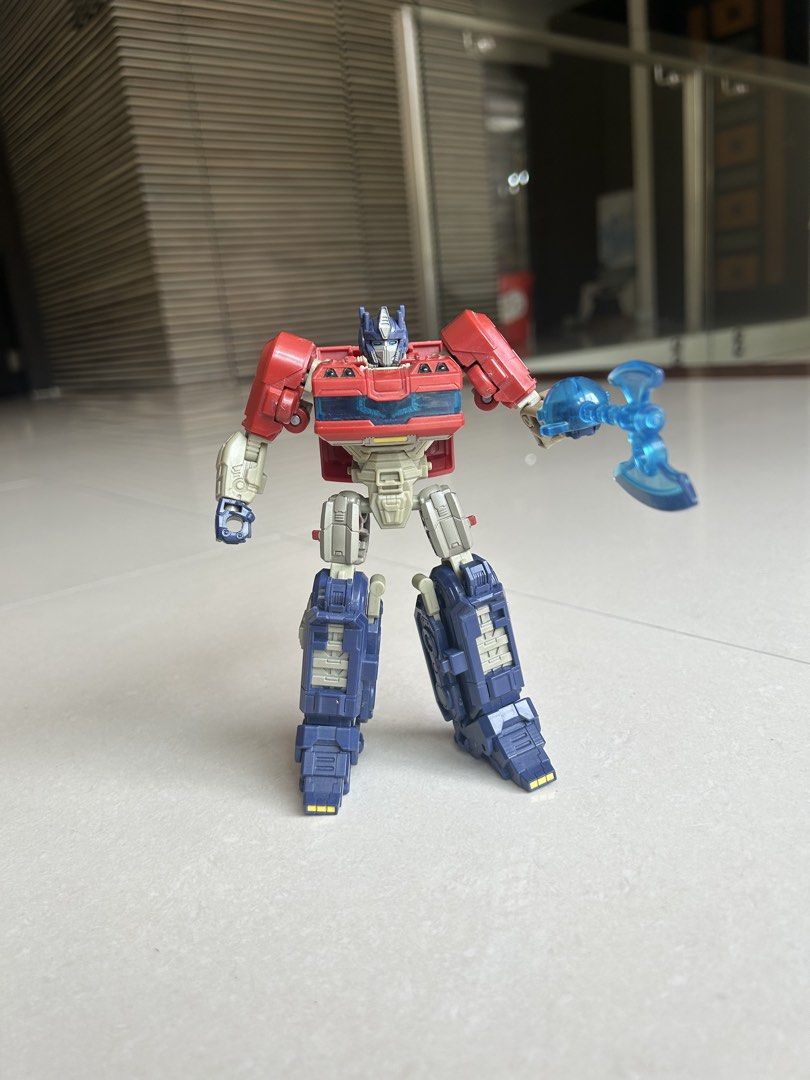 Transformers Studio Series 112 Optimus Prime Action Figure (Category: Figurines & Statues) located in Quezon City. Submitted by dayanny (Listing ID 1458947875, Image 3). Description: - Transformers Studio Series 112 Optimus Prime figure. - Includes signature axe accessory. - Ideal for any Transformers enthusiast. - Perfect for display or play..