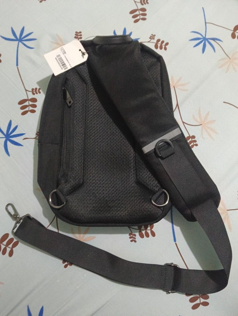 U Elements Lite Toby Crossbody Bag (Category: Backpacks) located in Taguig. Submitted by nivramf. (Listing ID 1459053539, Image 2). Description: FOR SALE U Elements Lite Toby Crossbody Bag Brand new & authentic P1,200 Free delivery sa malapit Pwede COD Location: BGC, Taguig City Shipping fee - c/o buyer.