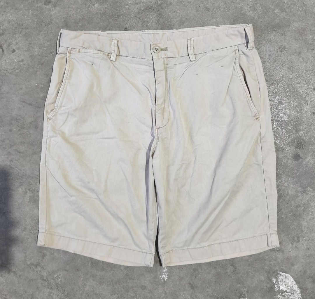 UNIQLO CHINO SHORT (Category: Chinos) located in Jiabong. Submitted by pwanad_thrifts (Listing ID 1459054263, Image 1). Description: Waistline: 30-32 Color rate: 9/10 Needs wash only 💰 Price: 350 +sf.