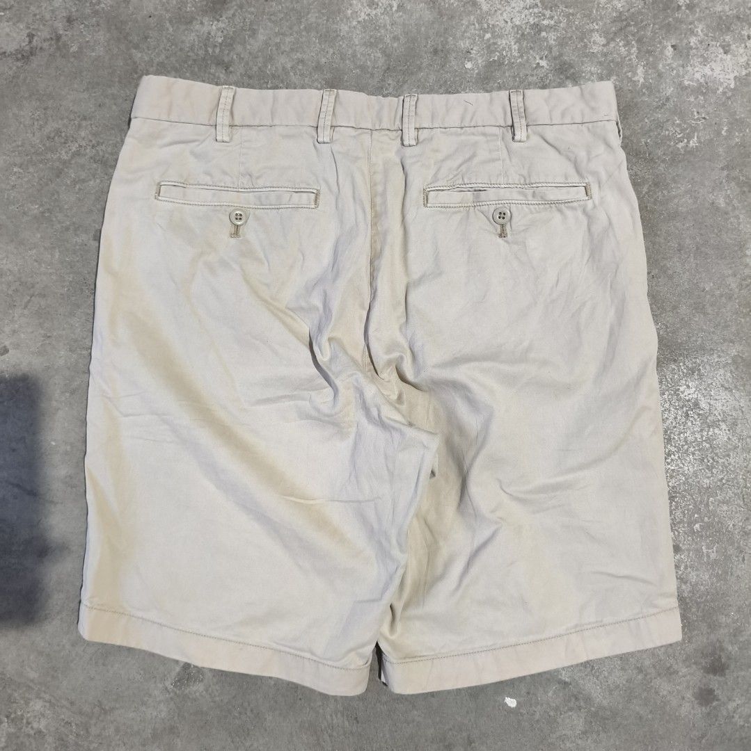 UNIQLO CHINO SHORT (Category: Chinos) located in Jiabong. Submitted by pwanad_thrifts (Listing ID 1459054263, Image 2). Description: Waistline: 30-32 Color rate: 9/10 Needs wash only 💰 Price: 350 +sf.