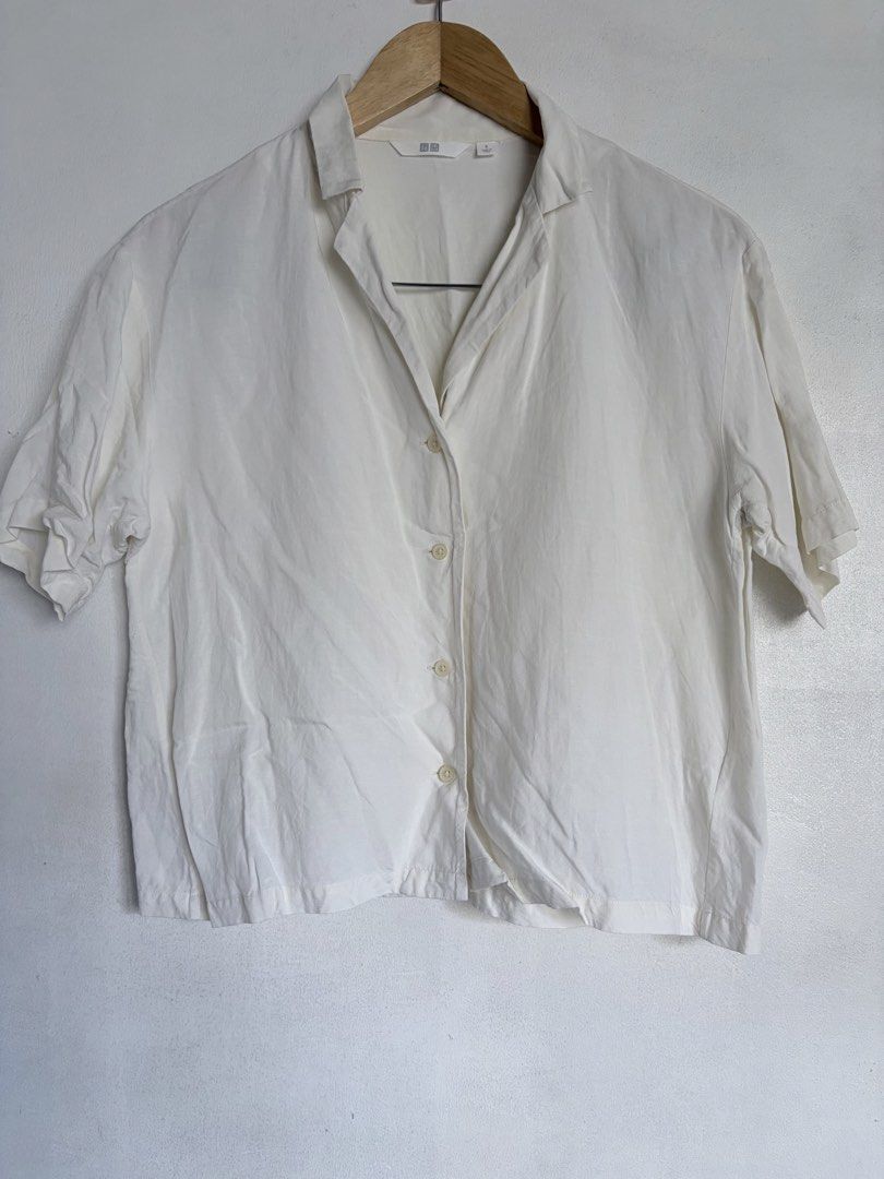 Uniqlo Linen Cream Collared Top (Category: Blouses) located in Malabon City. Submitted by diyenss (Listing ID 1458976627, Image 2). Description: —used, in good condition —S size, cream color —no laid flat measurements —no when worn mop: gcash or bdo mod: sdd or gogo xpress loc: malabon city.