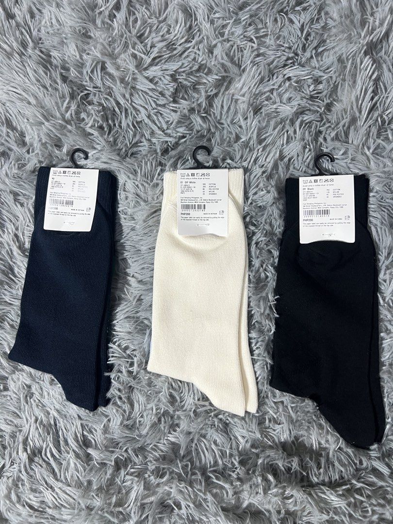 Uniqlo Men's Socks - Argyle & Plain (Category: Socks) located in Naga. Submitted by eighttttt (Listing ID 1458916418, Image 2). Description: - Set of 3 Uniqlo Men's Socks - Size: 25-27cm - Includes: - 1 pair argyle (green/navy) - 1 pair argyle (blue/cream) - 1 pair plain black - Ideal for casual and smart casual wear - Great value bundle!.