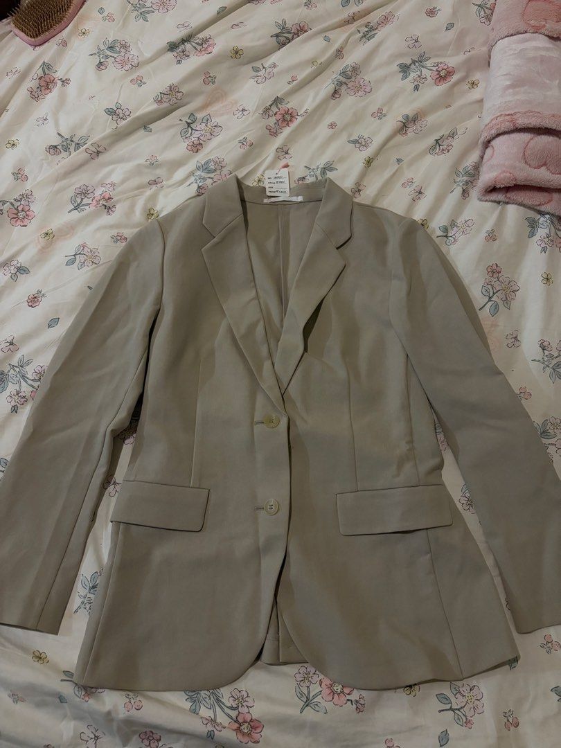 BNew Uniqlo Miracle Air Jacket Beige (Category: Coats, Jackets and Outerwear) located in Davao. Submitted by 44fdgr (Listing ID 1458905230, Image 3). Description: BNEW Listed as 2990 - Uniqlo Miracle Air Jacket - Color: Beige - Size: Small (S) - From the 'Set Up' collection - Extremely lightweight and comfortable - Versatile for work or casual outfits - Brand new, only tried on - Comes with original tag.