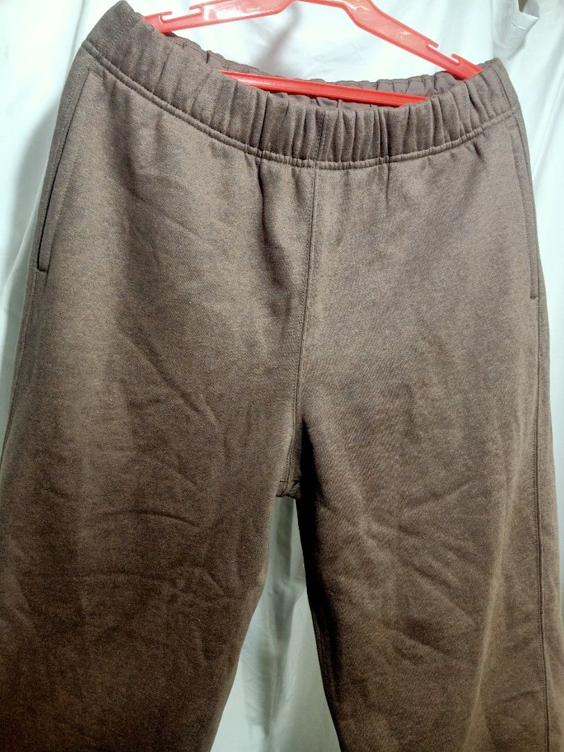 Uniqlo unisex joggers (Category: Joggers) located in Pasig City. Submitted by urdal01 (Listing ID 1458978651, Image 3). Description: goodcondition/like new unisex jogger makapal yong tela kasya sa bewang 35 to 36 garterize may tali.