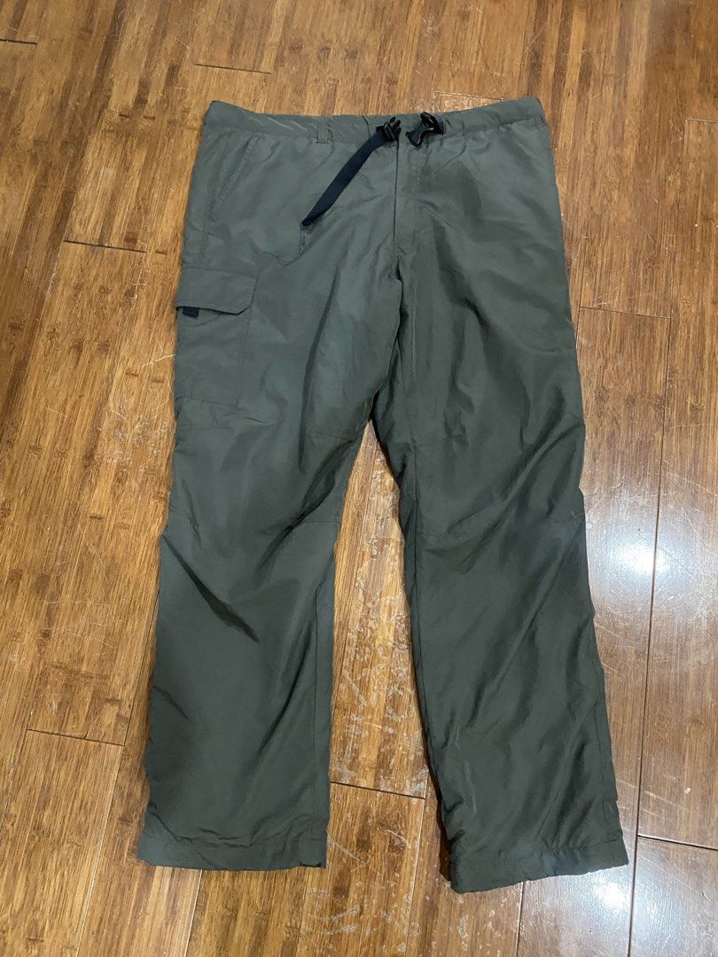 UNIQLO Nylon Utility pants (Category: Trousers) located in Pasig City. Submitted by vino_08 (Listing ID 1459006264, Image 1). Description: UNIQLO Utility pants XL on tag (38-41x41) Issue: 3rd photo 650 pesos only.