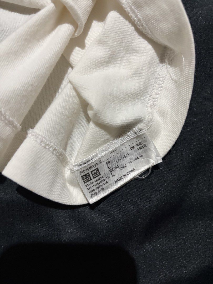 Uniqlo x Kaws Shirt (Category: Tshirts & Polo Shirts ) located in Batangas. Submitted by arbyyyyy (Listing ID 1459045599, Image 3). Description: Uniqlo x Kaws Shirt White Large 21 x 28.5.