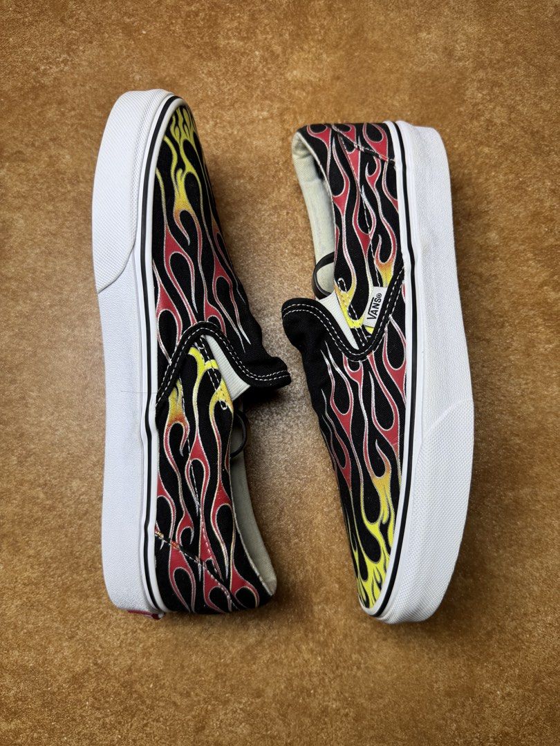 VANS (Category: Sneakers) located in Panabo. Submitted by shoerarefinds (Listing ID 1459028674, Image 3). Description: VÂÑŞ CLASSIC “MÁSĦ UP FŁÁMÈS” SIZE: EU 42/ 9 US / 27 CM Good as New LOCATION: PANABO CITY, DAVAO DEL NORTE, 8105 2200 FREESHIPPING.