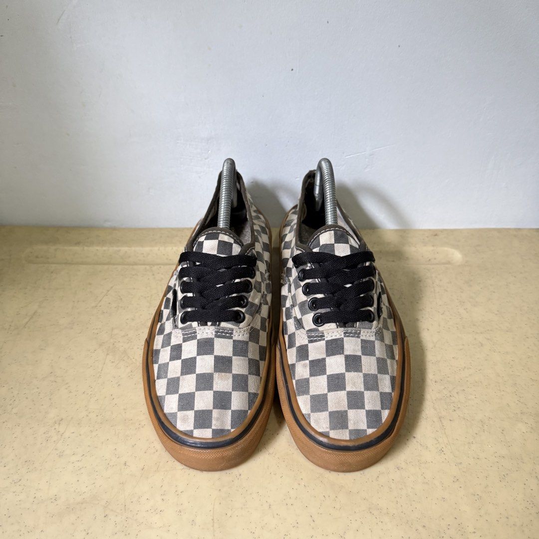 VANS AUTHENTIC CHECKERBOARD GUMSOLE (Category: Sneakers) located in Quezon City. Submitted by sharatraycooo (Listing ID 1458988138, Image 2). Description: VANS AUTHENTIC CHECKERBOARD GUMSOLE US MEN 7.5 US WOMEN 9 EURO 40.