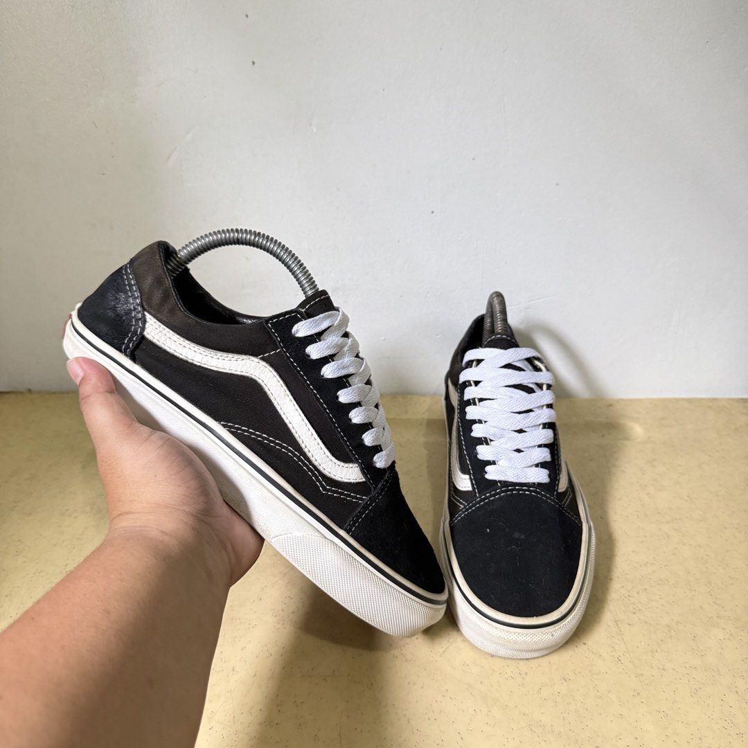 VANS OLD SKOOL BLACK 38 (Category: Sneakers) located in Quezon City. Submitted by sharatraycooo (Listing ID 1458985319, Image 1). Description: VANS OLD SKOOL BLACK US MEN 6 US WOMEN 7.5 EURO 38.