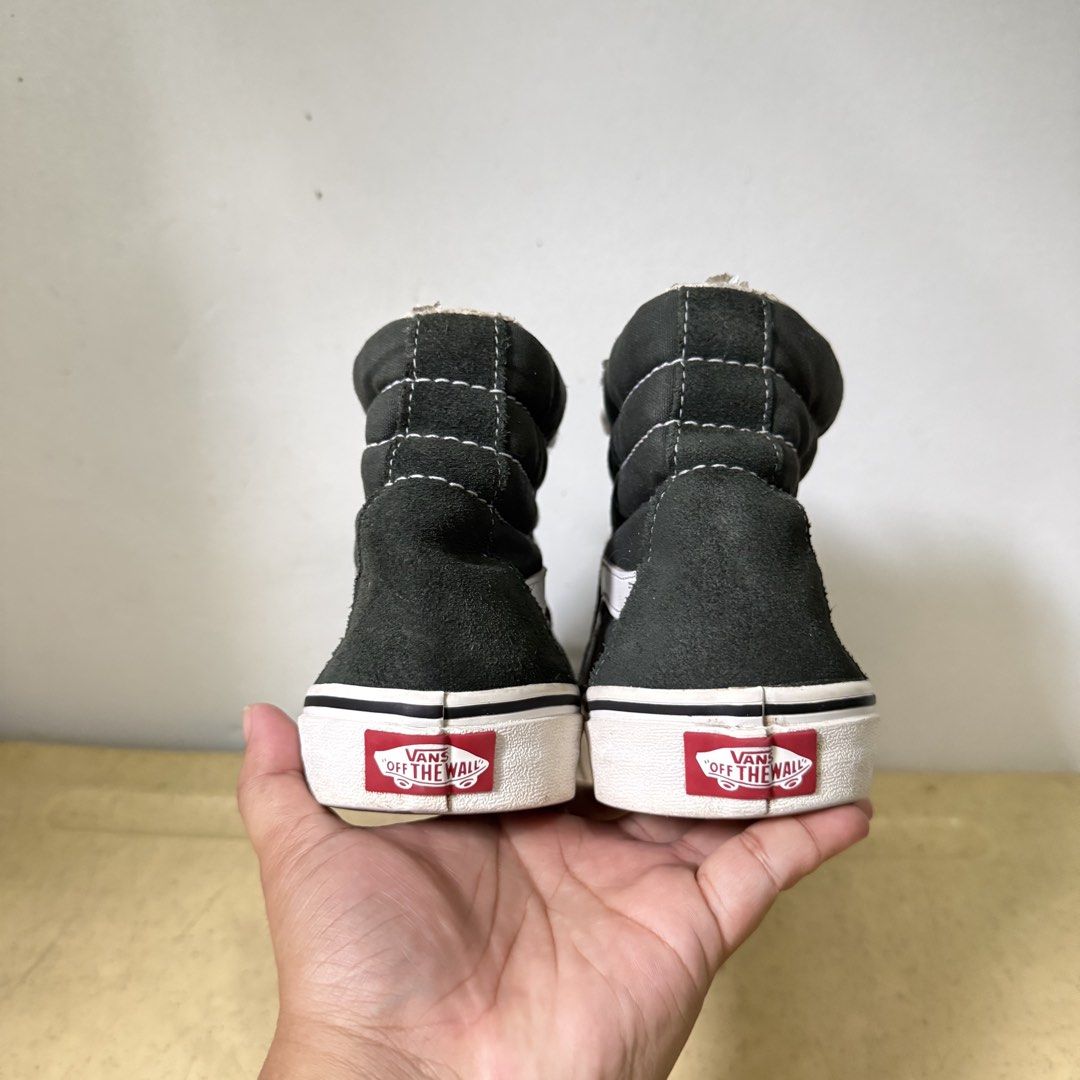 VANS SK8-HI DARK GREEN (Category: Sneakers) located in Quezon City. Submitted by sharatraycooo (Listing ID 1458991670, Image 3). Description: VANS SK8-HI DARK GREEN US MEN 8.5 US WOMEN 10 EURO 41.